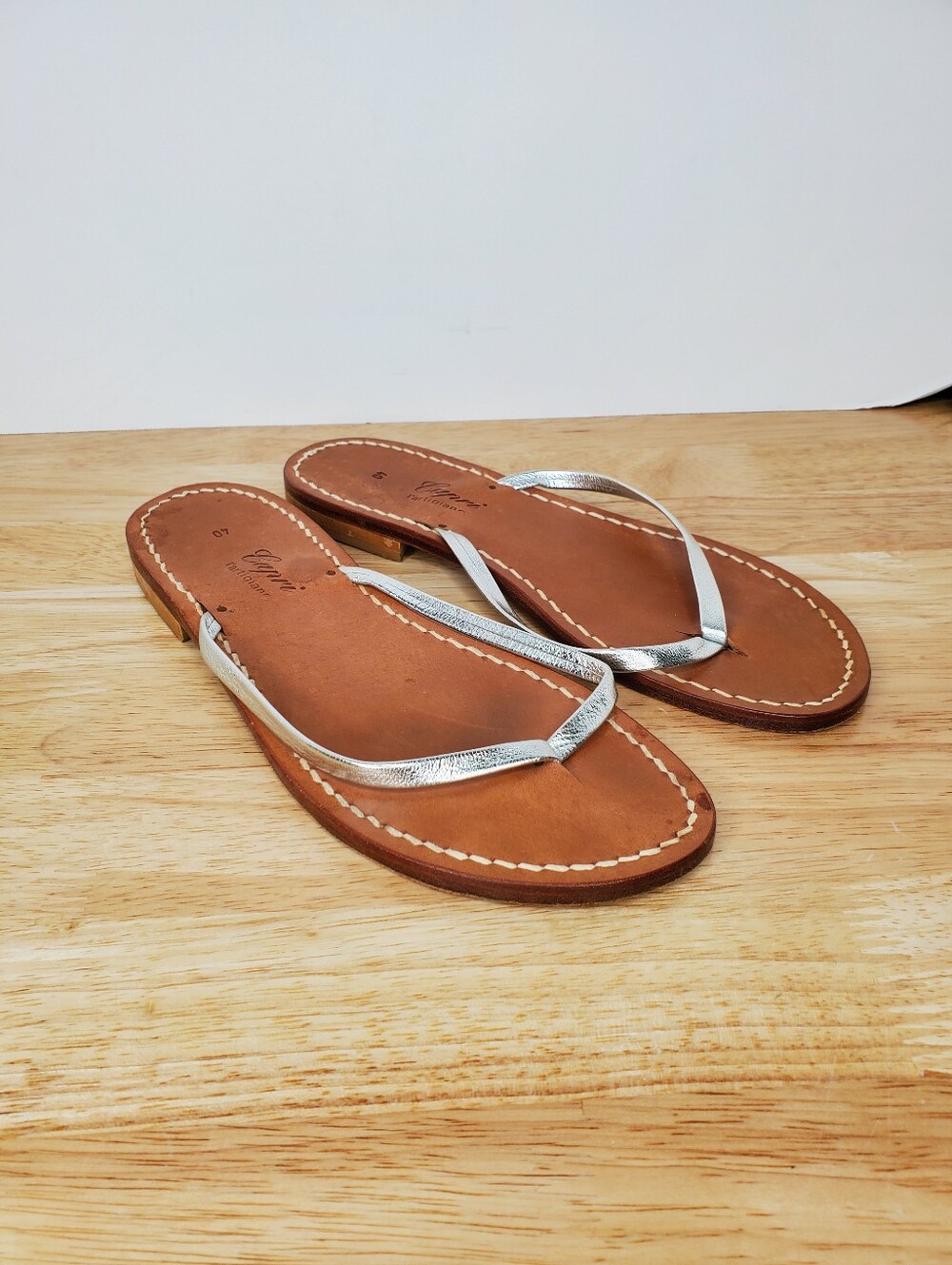 Capri L'Artigiano Silver Leather Thong Flat Sandals Womens Italy Size 40